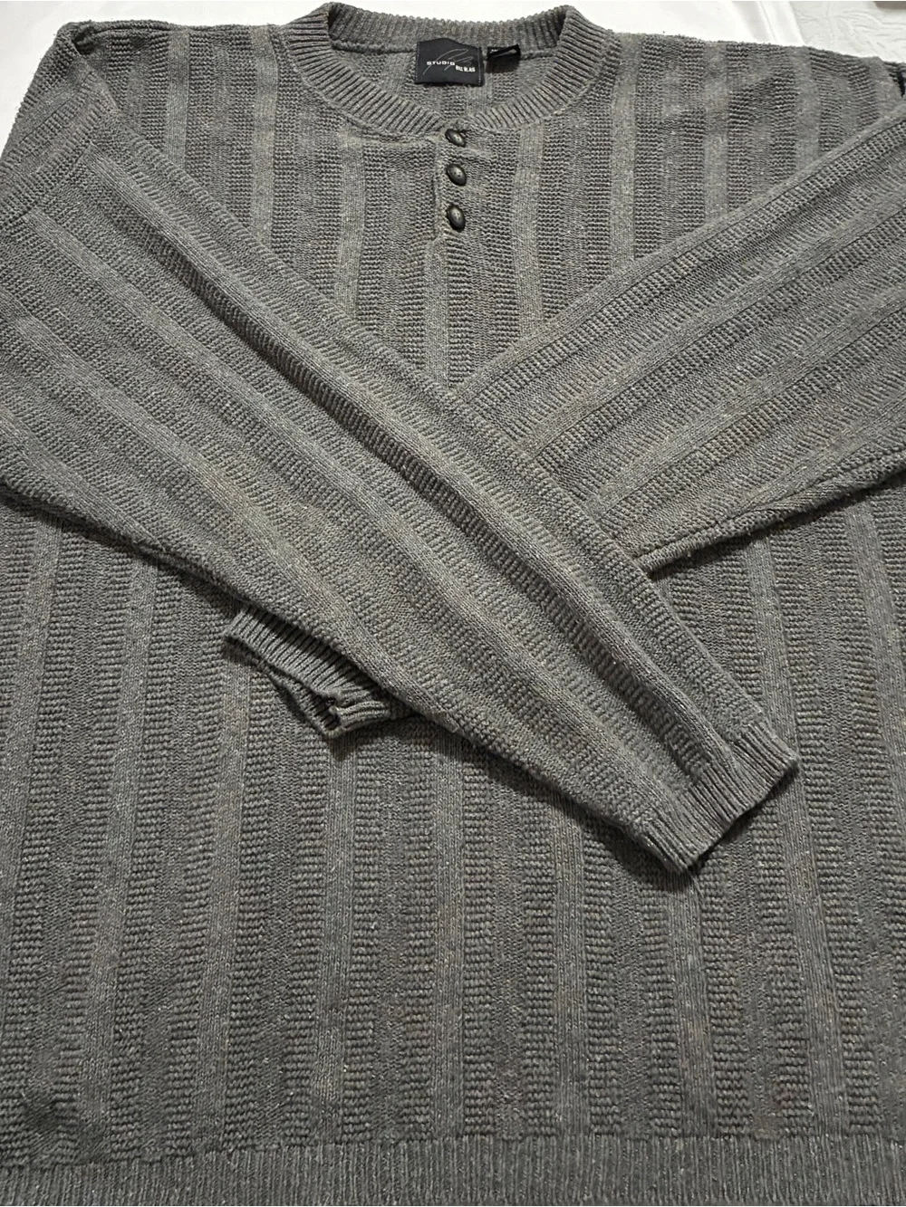 Studio Bill Blass Men’s XL Charcoal Gray Textured Knit Henley Sweater 60% Cotton